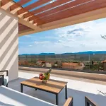 Villa Hills By Iva *